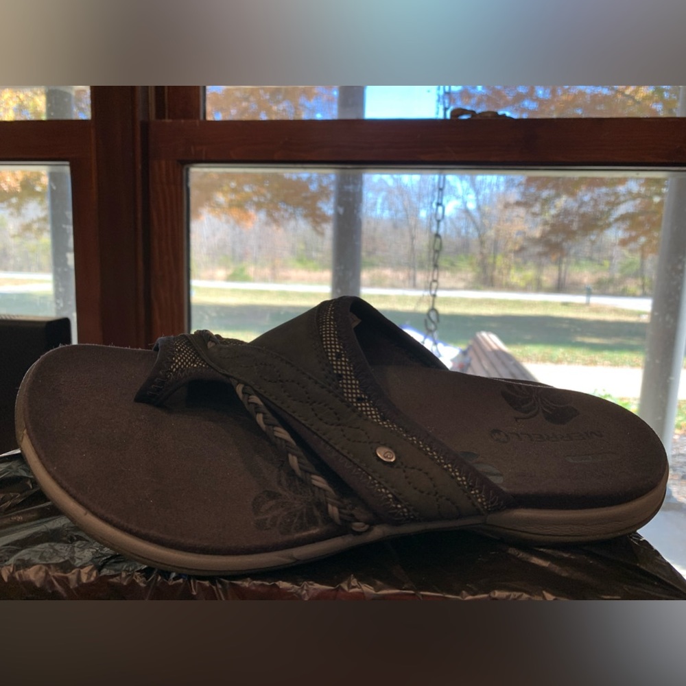 Merrell toe loop performance sandal Black like new condition only worn twice